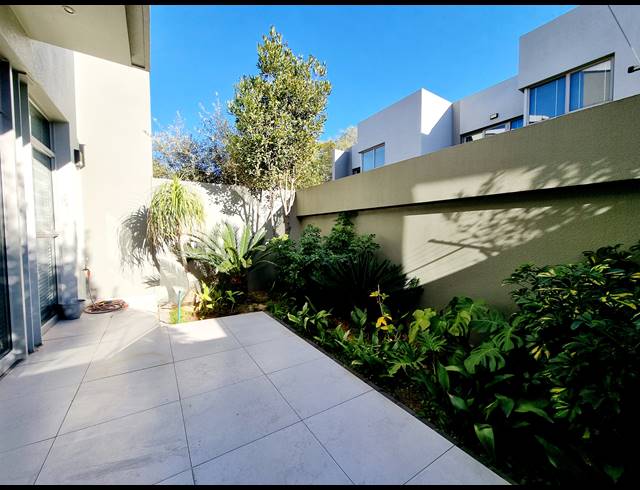 3 BEDROOM TOWNHOUSE TO LET IN OAKLANDS